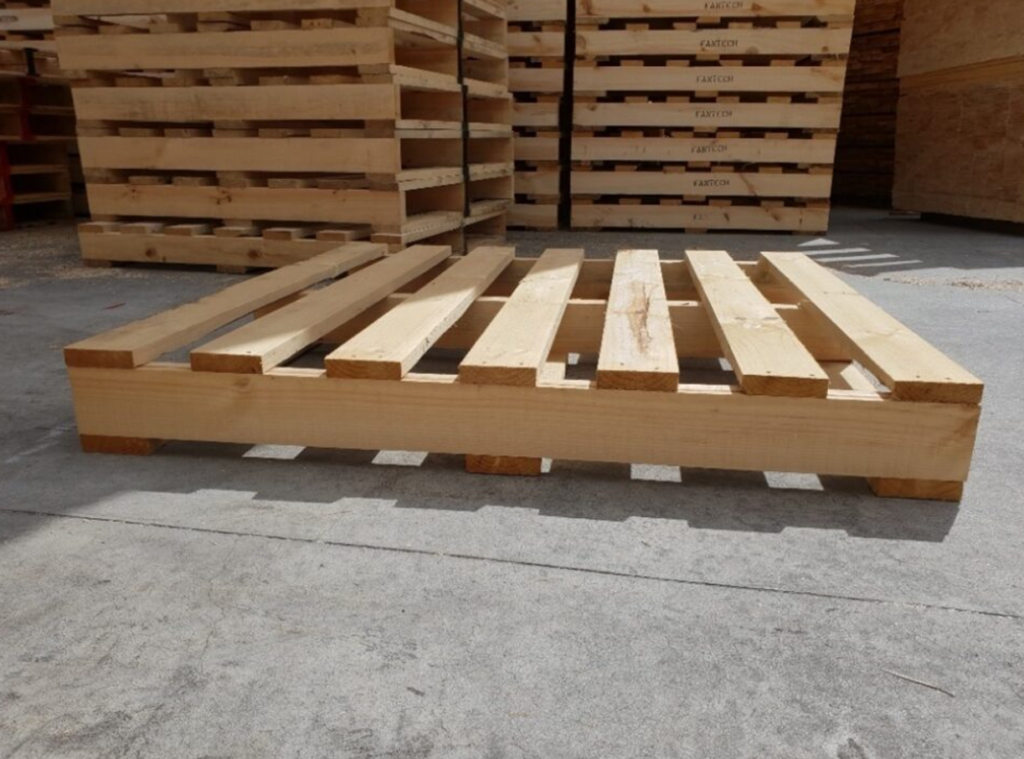 Choosing the Right Pallet for Export: Plastic vs Wooden Pallets